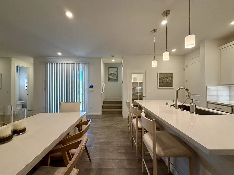 802 Royal Beekman St — Photo 20