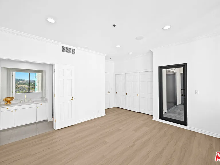 10724 Wilshire Blvd #Penthouse 1505 — Photo 40