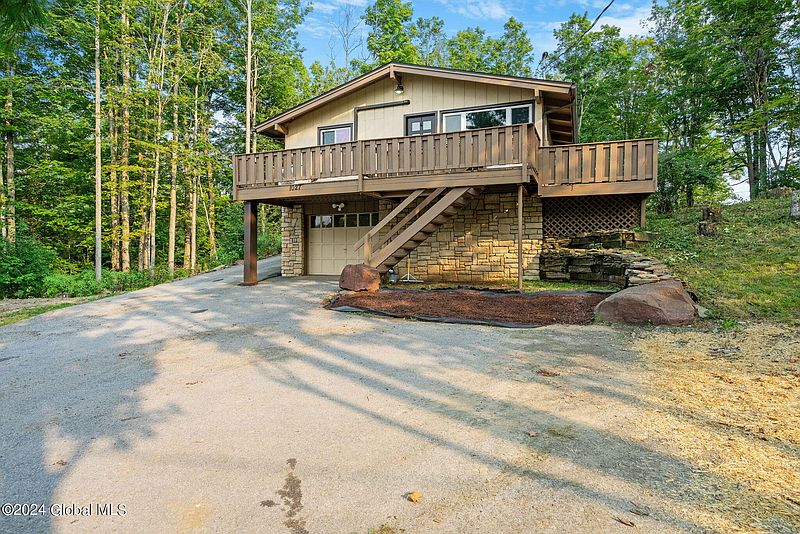3rd image of 1027 Gallupville Road