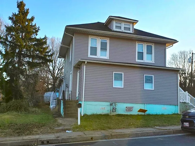 3247 Magnolia Ave — Photo 1