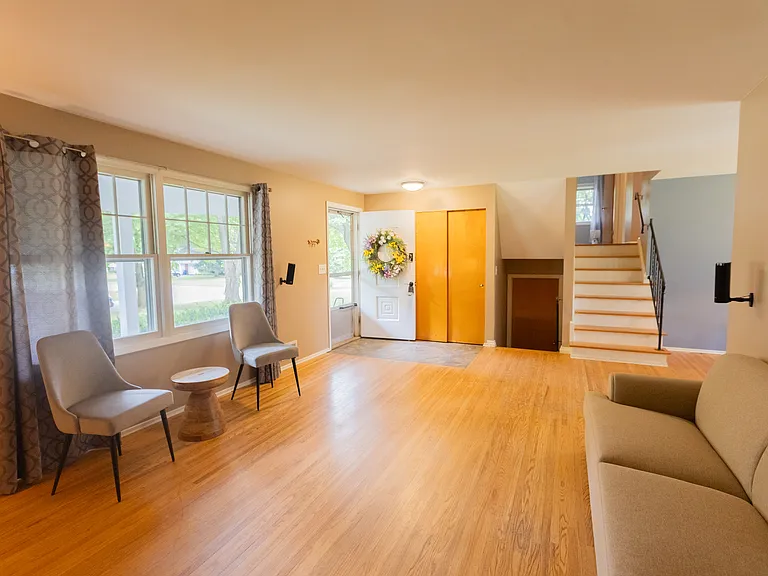 42 Stuyvesant Rd — Photo 3