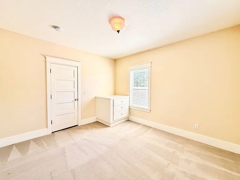 5319 NE 16th Ave — Photo 12
