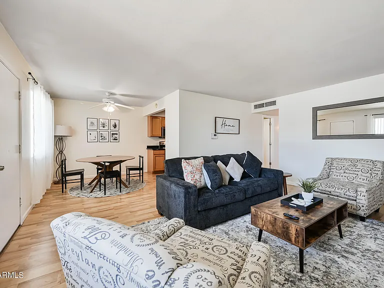 1702 W Tuckey Ln #230 — Photo 4