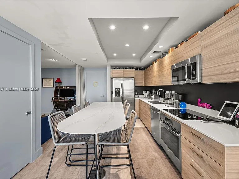121 NE 34th St #1705 — Photo 6