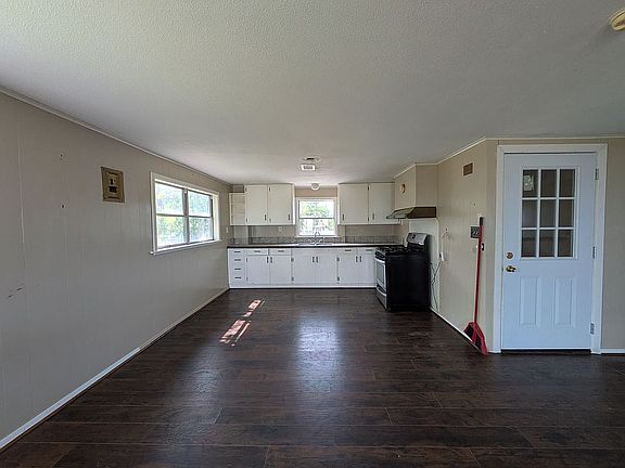 2nd image of 429 E Bayshore Dr