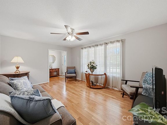 4th image of 513 Bost Rd