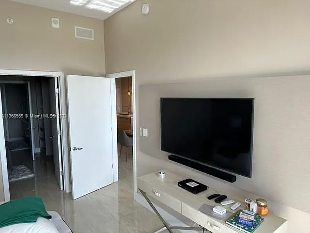 16385 Biscayne Blvd #7 — Photo 7