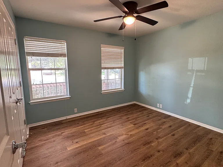 615 Kingfisher Ln — Photo 4