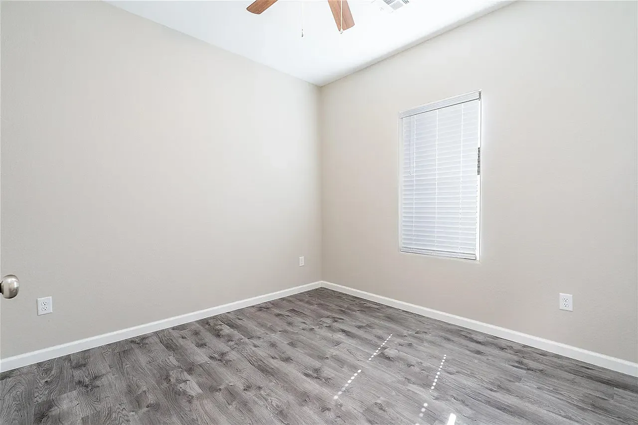 3 bed, 1218 sqft, $1,800 — Photo 3