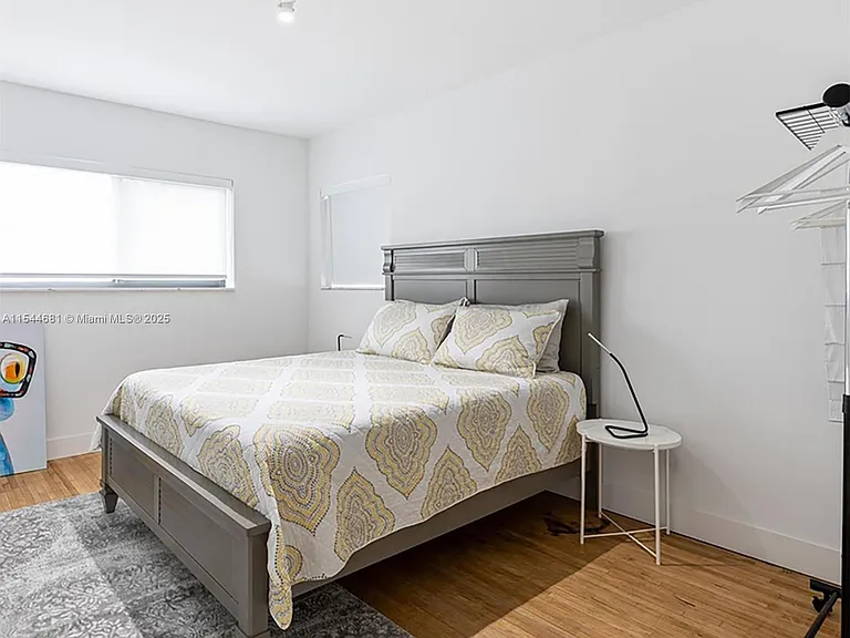 740 SW 9th St #1 — Photo 6