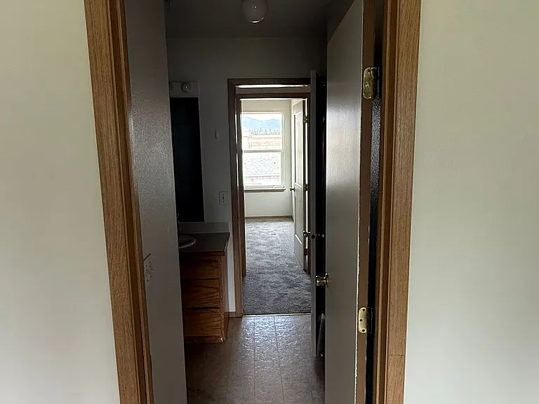 1813 E 3rd Ave — Photo 11