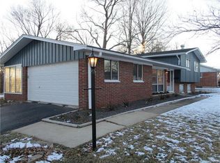 58 Briarwood Dr, Belleville, IL 62223