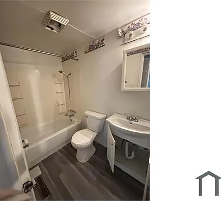 3 bed, 900 sqft, $1,300 — Photo 4