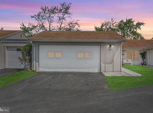 27 Larch Plz, Monroe Township, NJ 08831