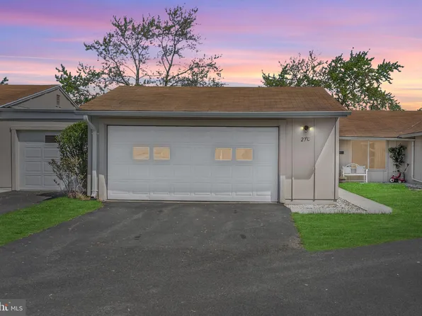 27 Larch Plz, Monroe Township, NJ 08831