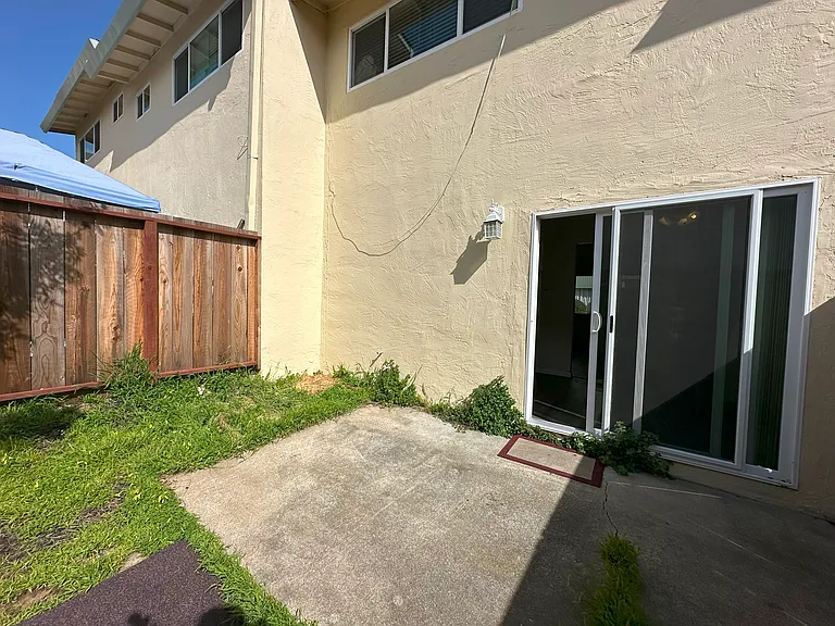 645-671 E Military St — Photo 9
