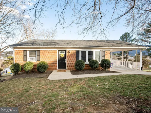 360 Newman St, Strasburg, VA 22657