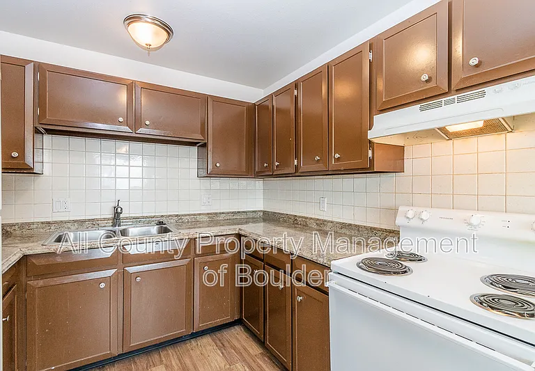832 S Bowen St #A — Photo 3