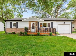 213 Highland Dr, Gretna, NE 68028