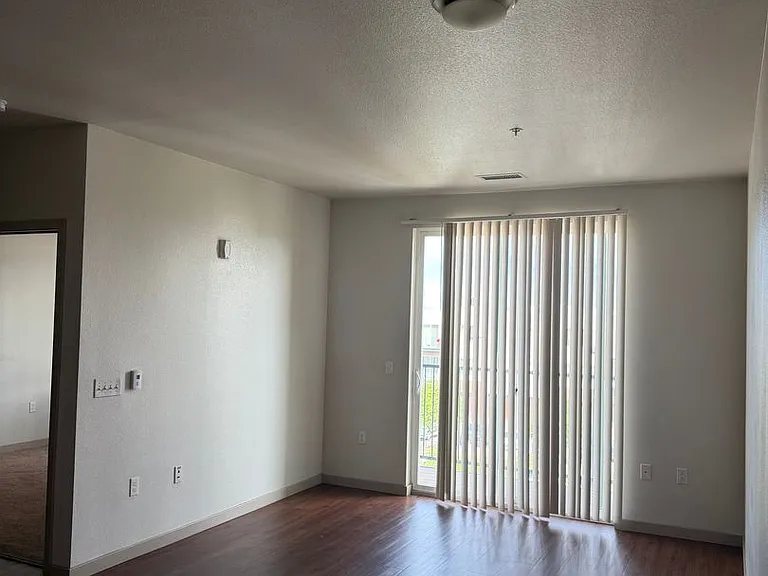 1305 N Peoria St — Photo 22