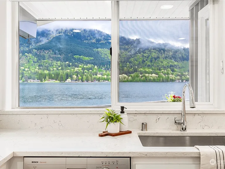 518 W Lake Samish Dr — Photo 5