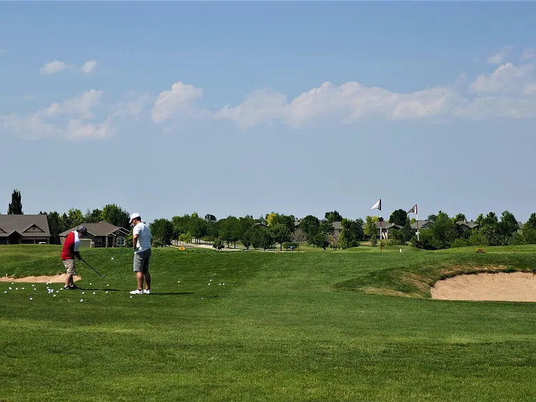 10 Minute Walk to Highland Meadows Golf Course