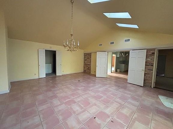 3rd image of 3729 Claridge Rd S