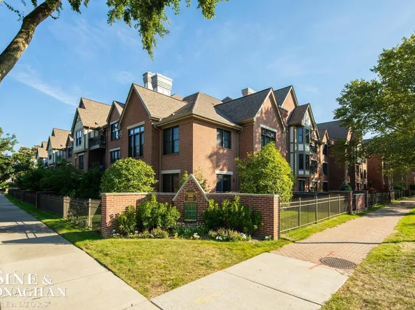 54 Pointe Park Pl, Grosse Pointe, MI 48230