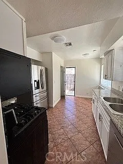 345 E College St — Photo 4
