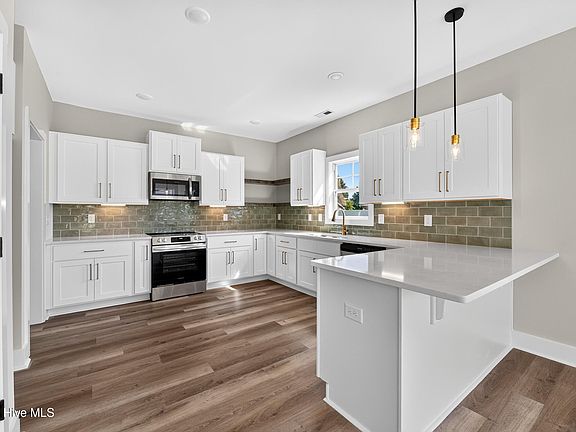 5th image of 4051 Regina Lane