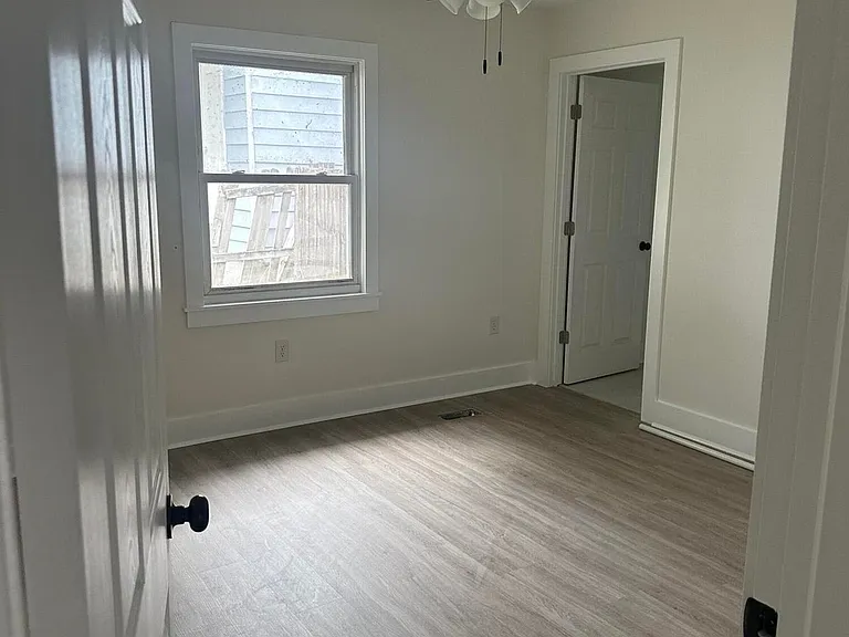 5464 Crown Ave — Photo 12