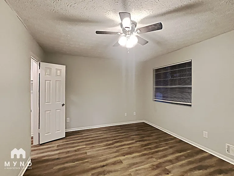 785 Edenton Ct — Photo 14