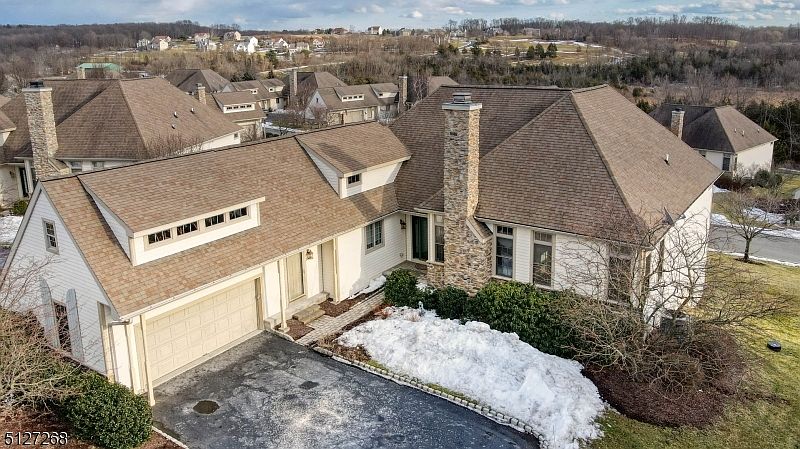 1st image of 11 Troon Dr