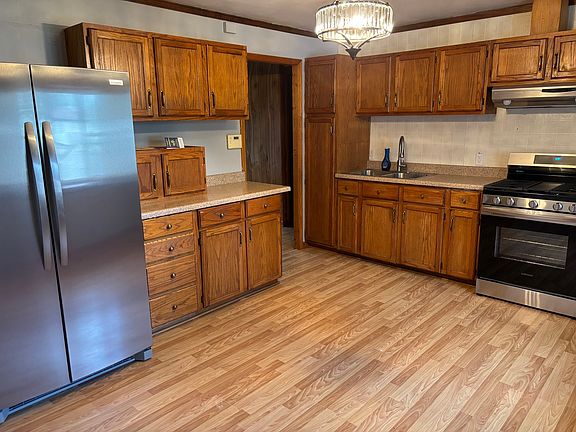 2nd image of 302 Ridge Cir