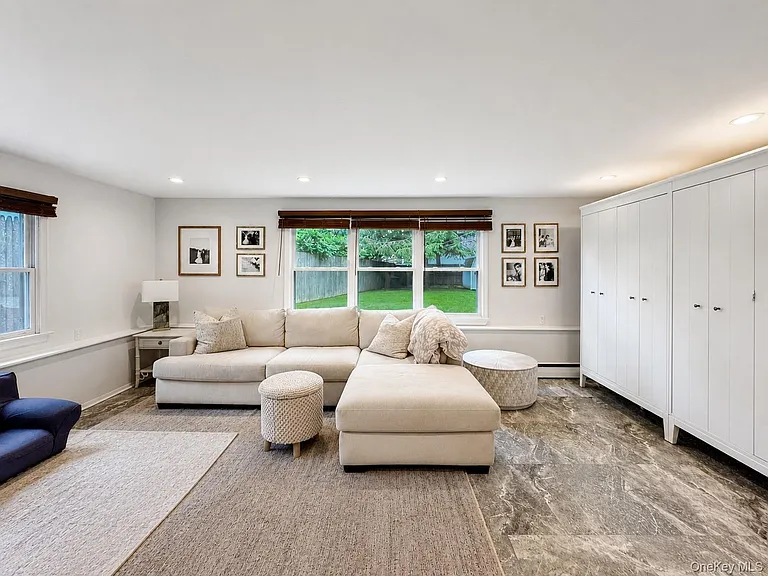 98 Frederick Ave — Photo 15