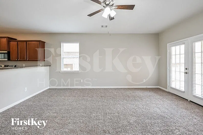 3 bed, 2.0 bath, 1597 sqft, $2,005 — Photo 3