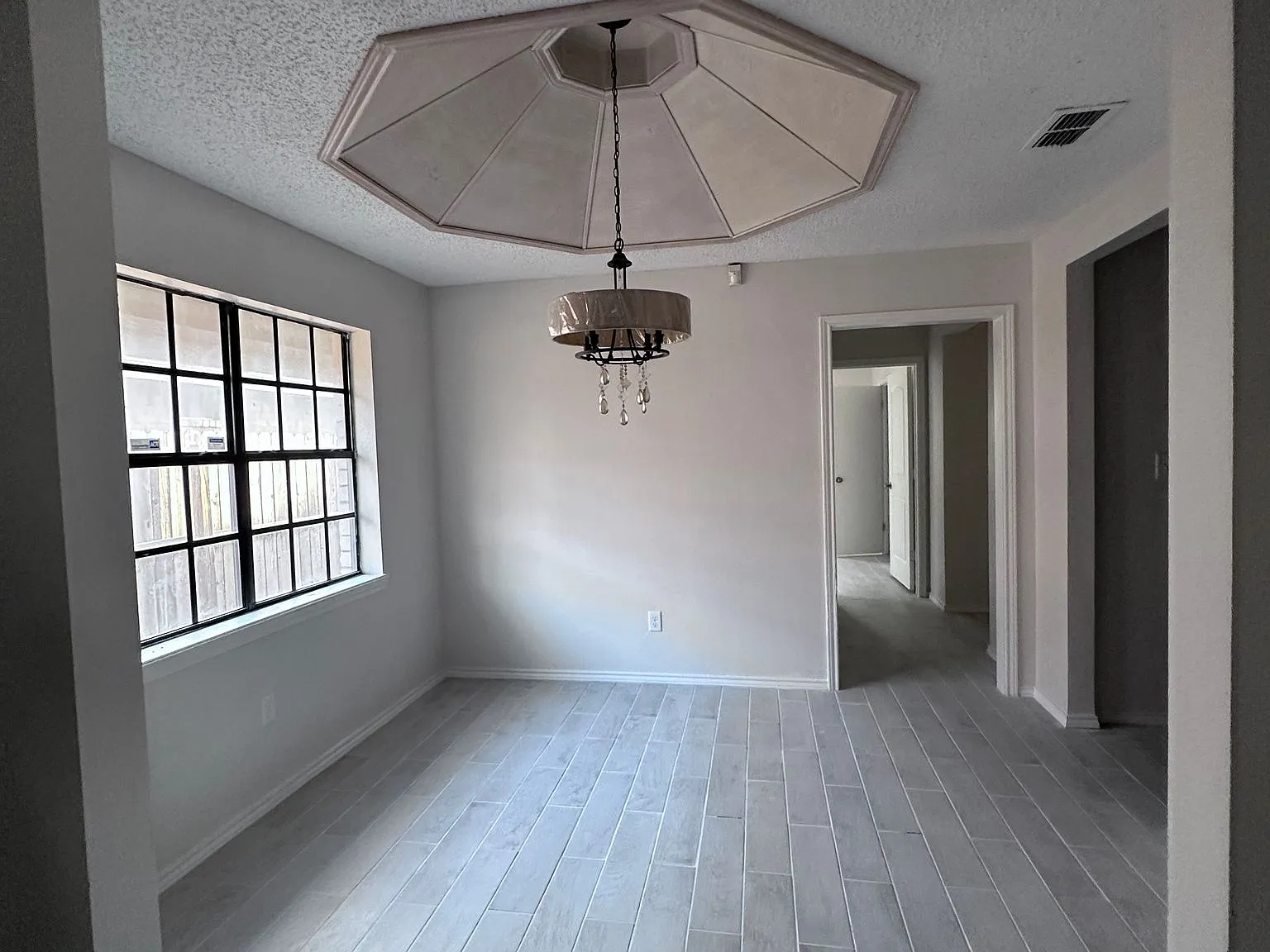 3 bed, 1195 sqft, $1,300 — Photo 4