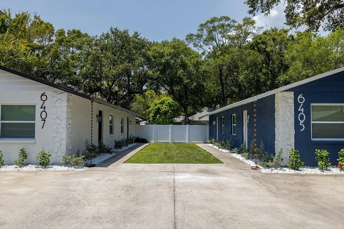 Building Photo - 6407 S Adelia Ave #B