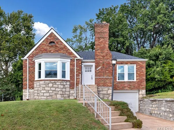 9256 Coral Dr, Saint Louis, MO 63123