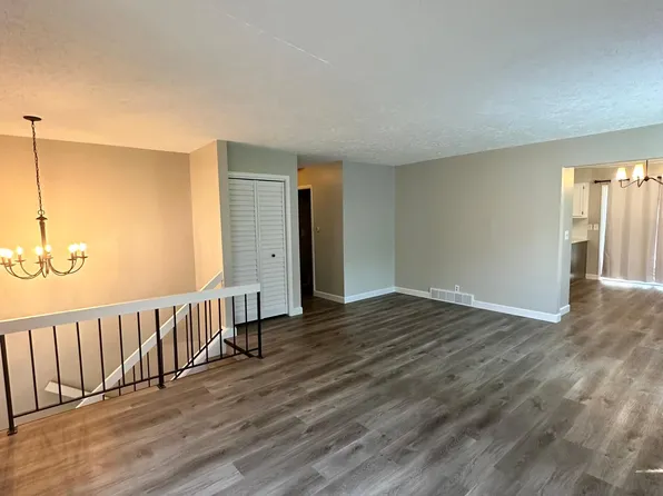 4947 S 99th St, Omaha, NE 68127