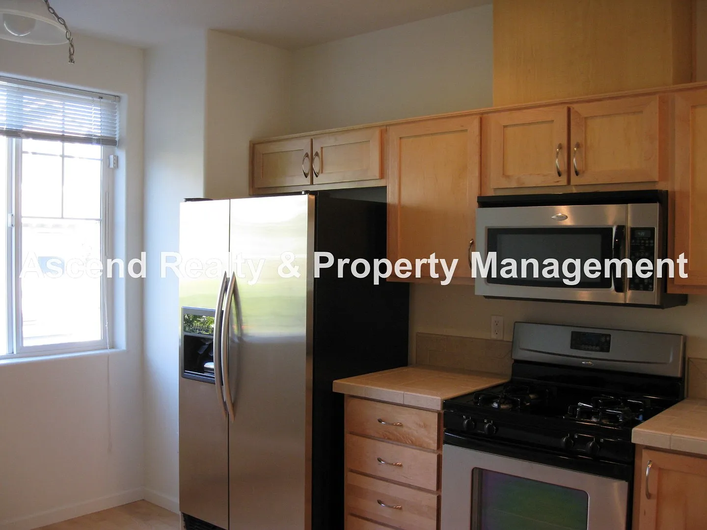 Gorgeous Progress Ridge Townhome Backs to Greenspace Walk to Shopping, Restaurants & More Availab... — Photo 4