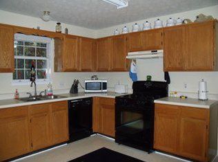 525 Horseshoe Cir, Stockbridge, GA 30281