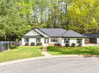 1201 Mockingbird Ln, Opelika, AL 36801
