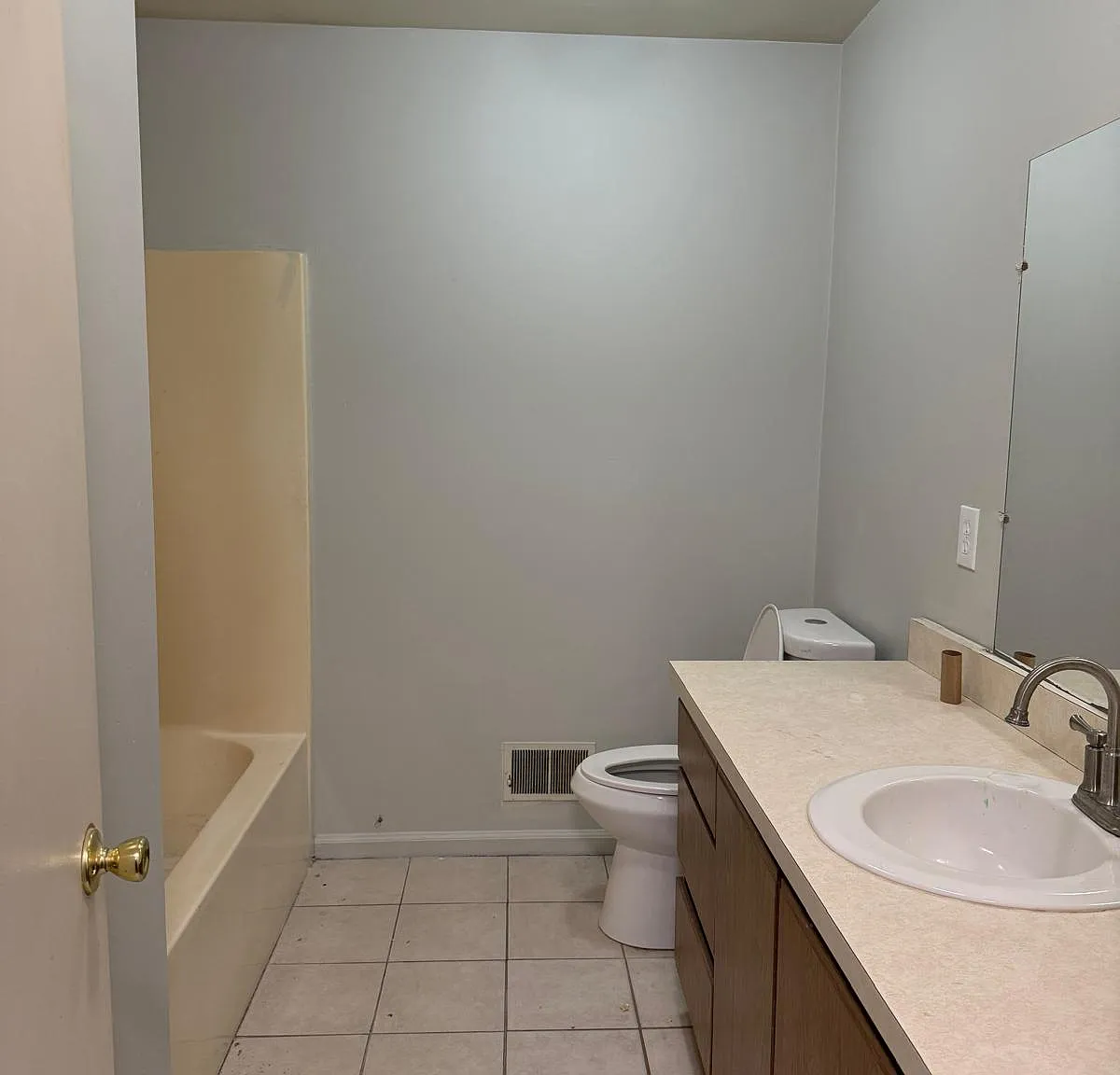 1 bed, 700 sqft, $1,000 — Photo 4