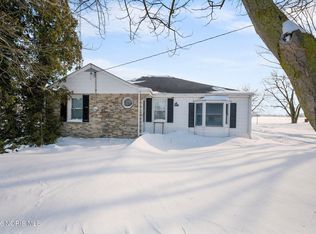 24230 Luckey Rd, Perrysburg, OH 43551