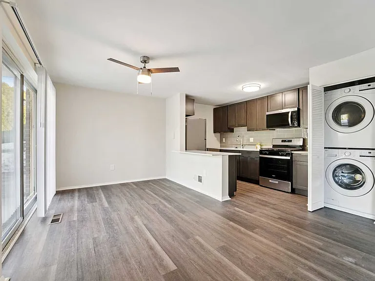 Ridge Gardens Apartments — Photo 10