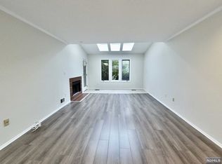 781 Spinnaker Ct #781, Secaucus, NJ 07094