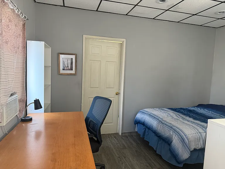 1466 W Jefferson Blvd — Photo 3