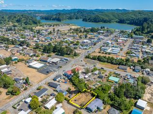 245 Hall Ln, Lakeside, OR 97449