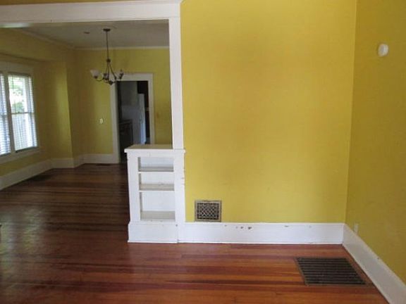 3rd image of 609 Vermont Ave